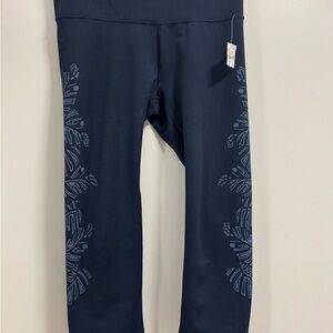 Gap Fit Women’s Navy 7/8 Leggings With Design